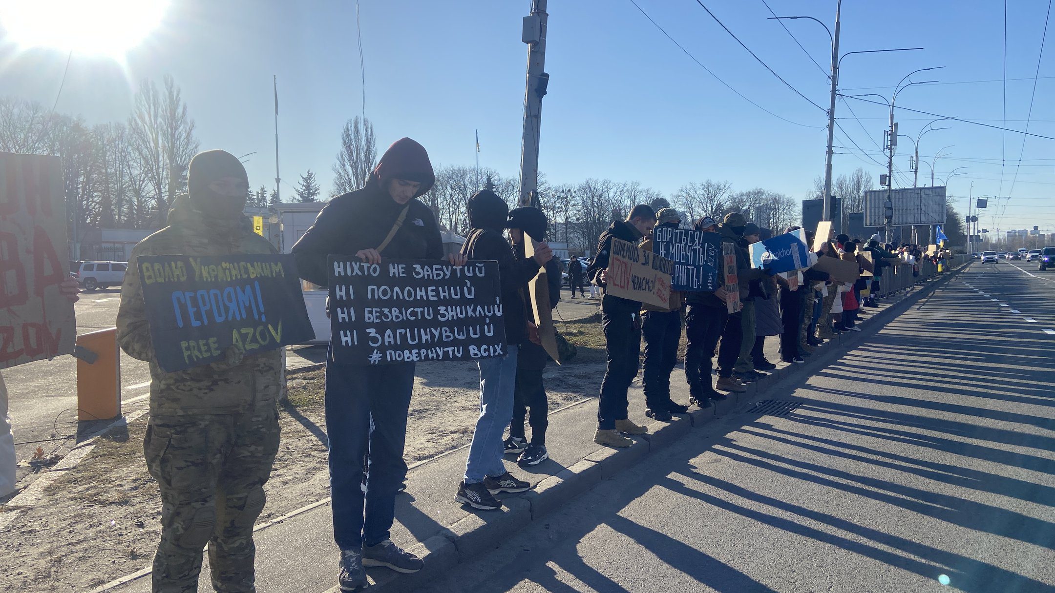 "Не мовчи! Полон вбиває": у Києві провели першу в цьому році акцію на підтримку полонених