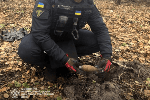 Мешканець Святошинського району знайшов у лісі авіабомбу