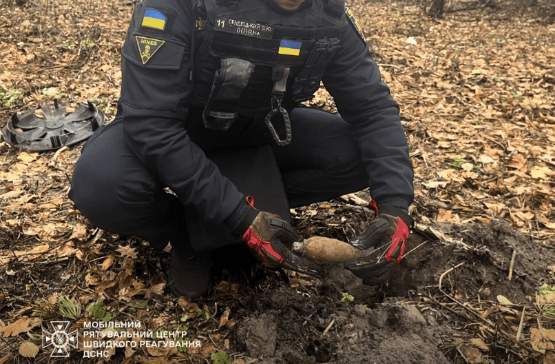 Мешканець Святошинського району знайшов у лісі авіабомбу