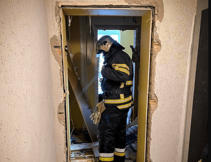 В Ірпені правоохоронці встановлюють обставини вибуху у багатоповерхівці