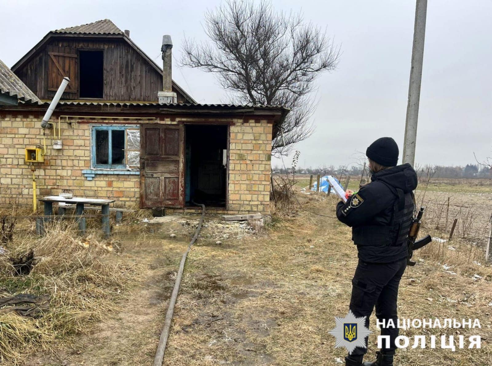 Поліція Київщини розслідує обставини пожежі, внаслідок якої загинула пенсіонерка (фото)