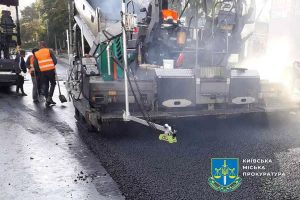 Посадовиця КП «ШЕУ Святошинського району» підозрюється у закупівлі асфальтобетонної суміші за завищеною ціною 