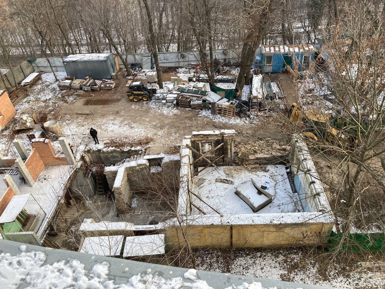 На фундаментах палацу Розумовського у Києві відновлено спорудження офісного центру - активіст