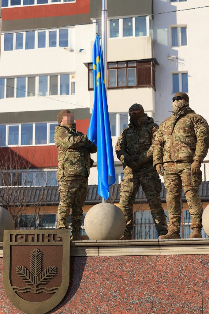 В Ірпені підняли кримськотатарський прапор за участі Рефата Чубарова