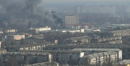 ДСНС Києва: у Дніпровському районі загасили пожежу на СТО (відео)