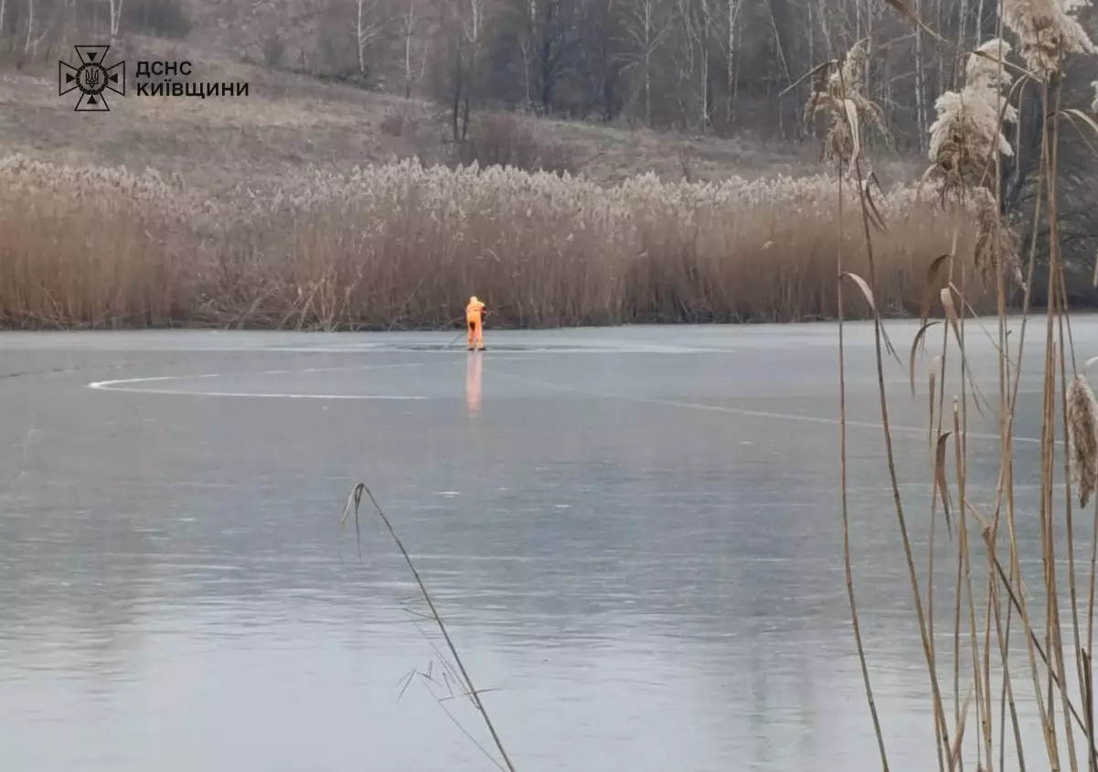 В Обухівському районі чоловік провалився під кригу на ставку та загинув