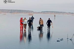 На Київщині з крижаної води врятували двох чоловіків, одна людина загинула (фото)