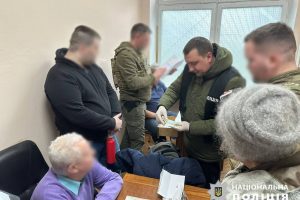 У Києві затримали невропатолога ВЛК, який який за 2 тисячі доларів «малював» призовнику діагноз щодо непридатності до служби в зоні бойових дій