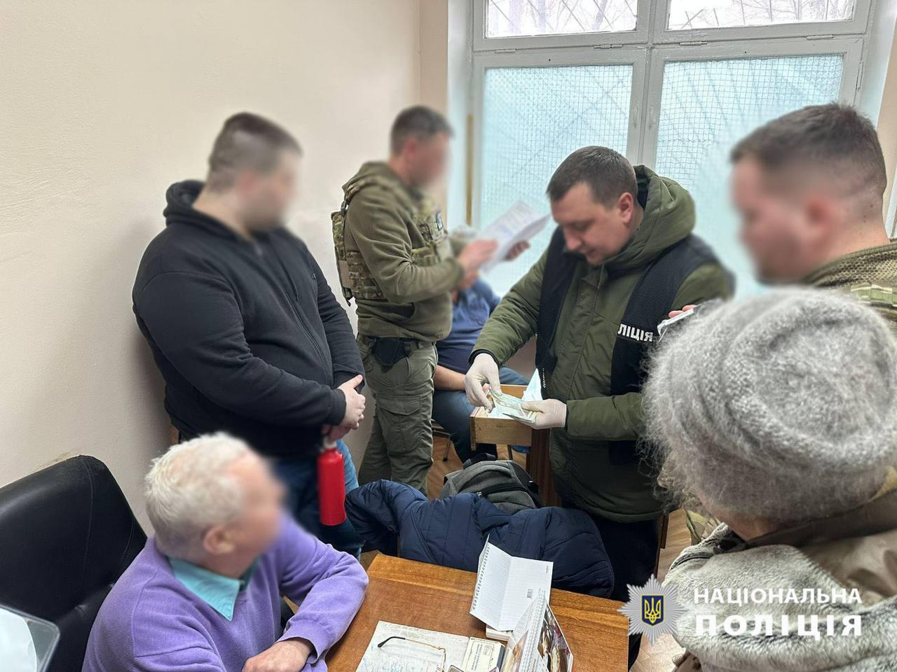 У Києві затримали невропатолога ВЛК, який який за 2 тисячі доларів «малював» призовнику діагноз щодо непридатності до служби в зоні бойових дій У Києві затримали невропатолога ВЛК, який який за 2 тисячі доларів «малював» призовнику діагноз щодо непридатності до служби в зоні бойових дій