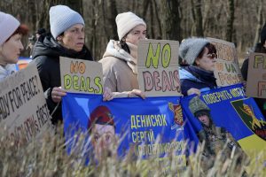 У Києві біля посольства США відбувся мітинг родичів військовополонених