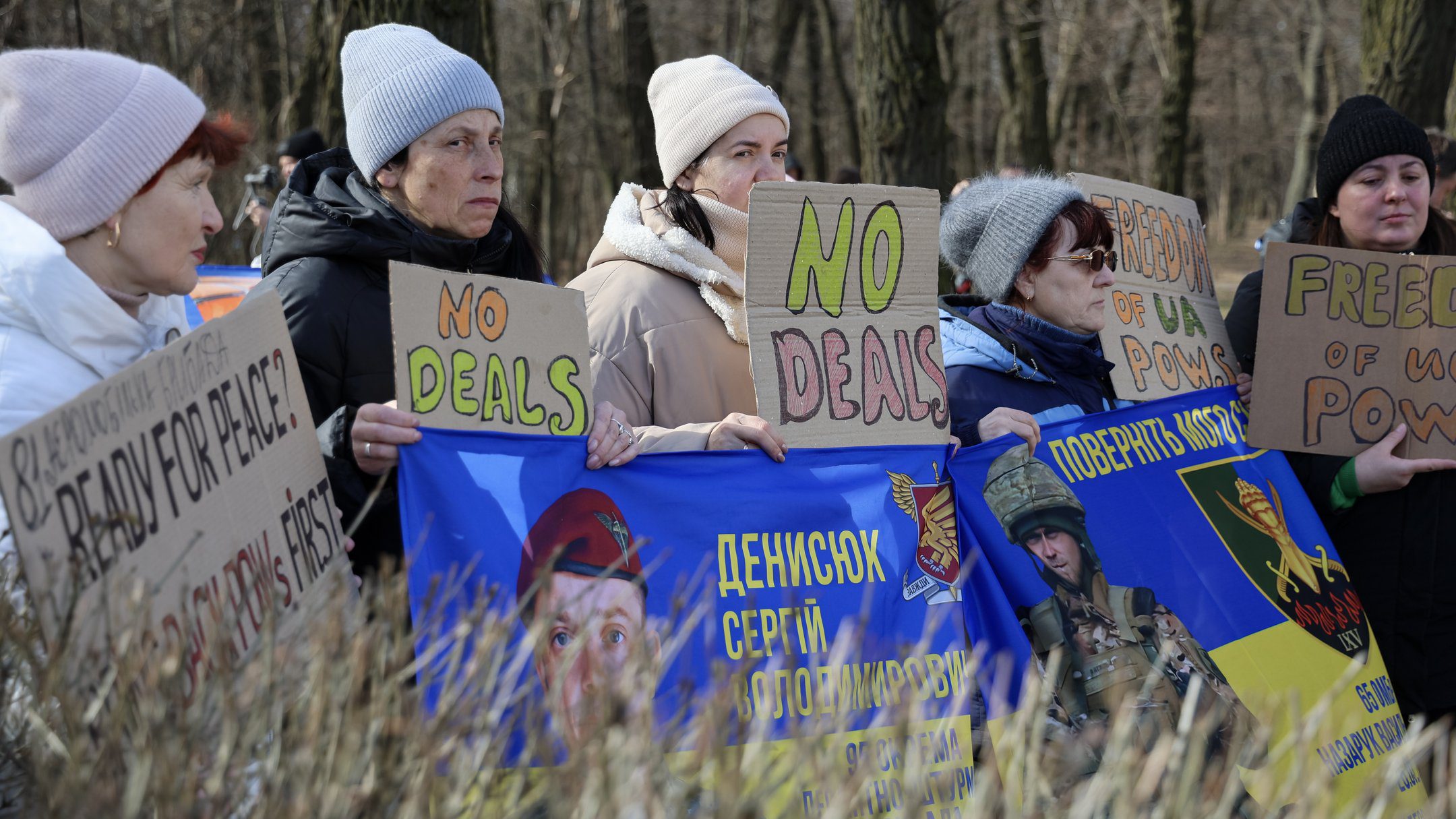 У Києві біля посольства США відбувся мітинг родичів військовополонених