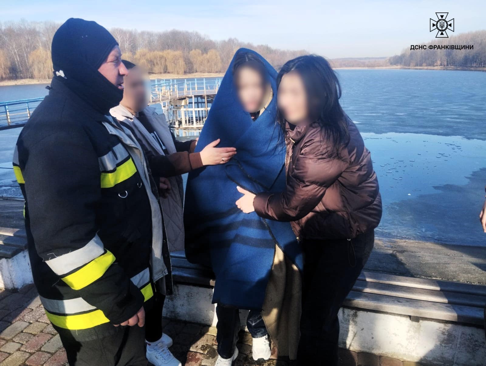 На Київщині 12-річний хлопчик провалився під кригу (фото, відео)