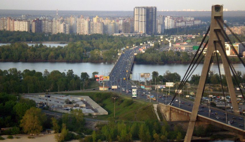 У Києві за 225 млн гривень планують ремонт мосту через річку Десенка