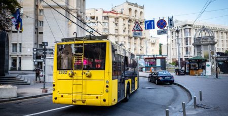 Рішення про зміну роботи громадського транспорту столиці під час тривог відправили на доопрацювання, - КМДА 