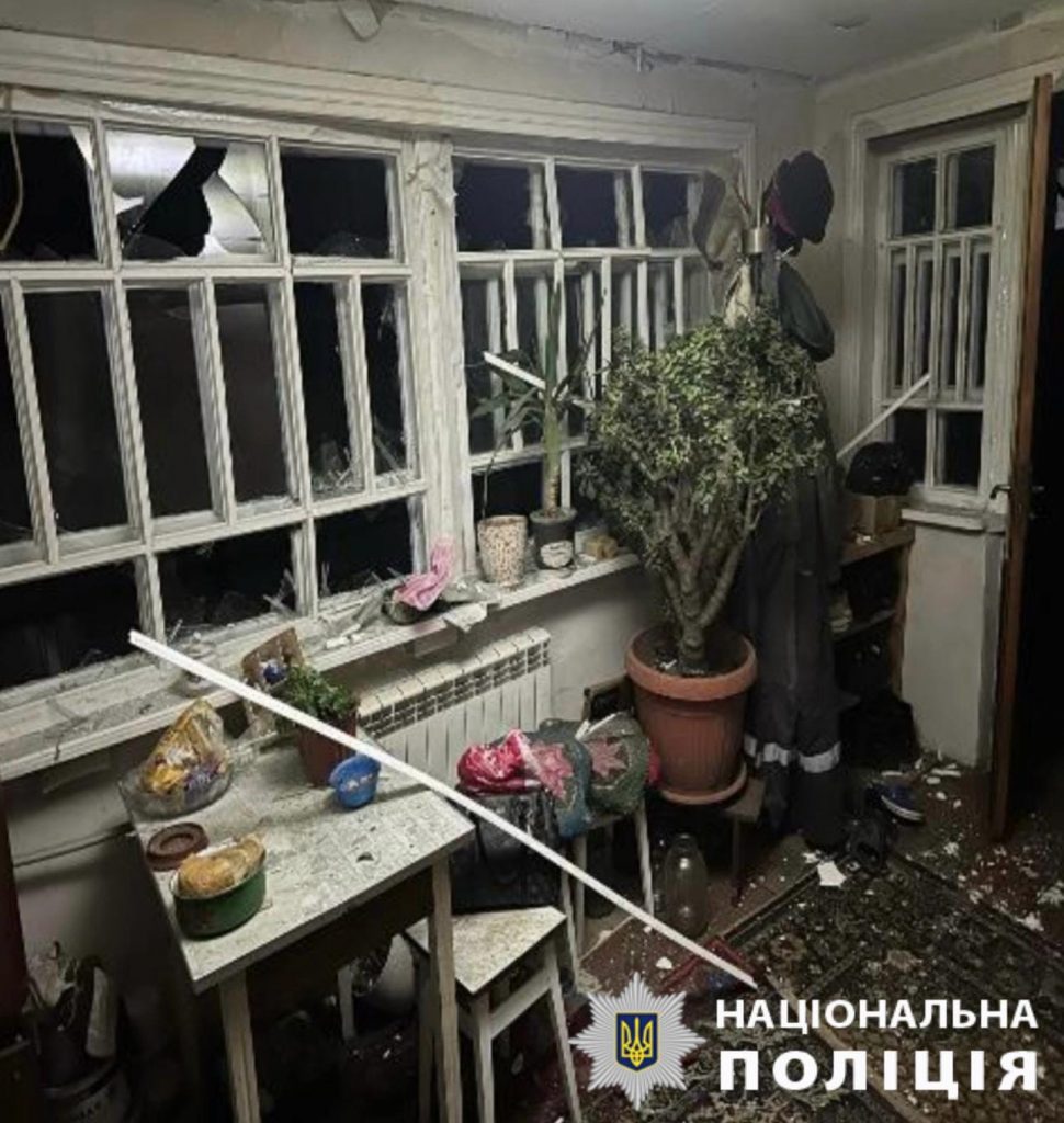 На Київщині внаслідок ворожої атаки БпЛА сталась пожежа на промпідприємстві, пошкоджено елеватор, приватні будинки, авто (фото)