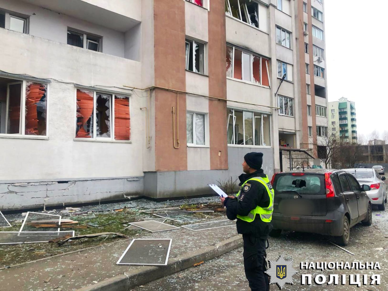 На Київщині внаслідок ворожої атаки БпЛА пошкоджено 85 квартир, 22 автомобілі, школа та дитячий садочок (фото)