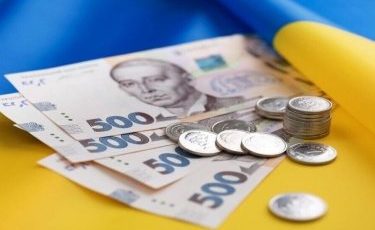 Зарплати українських чиновників під час війни зросли на 40,9% (іконографіка)