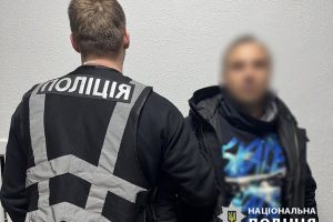 Арештант київського СІЗО ошукав громадян, продаючи вигадані дрова 