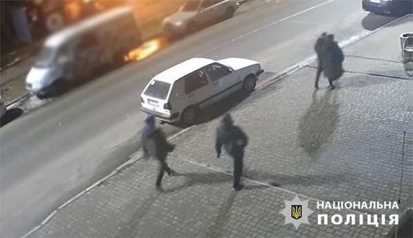 У Києві затримали банду розбійників, які погрожували підірвати гранату під час пограбування (фото)