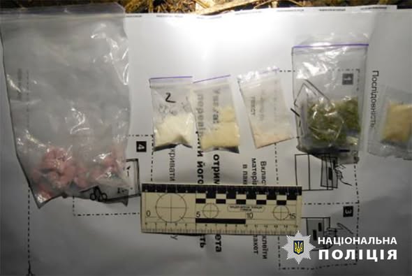 У Києві затримали банду розбійників, які погрожували підірвати гранату під час пограбування (фото)