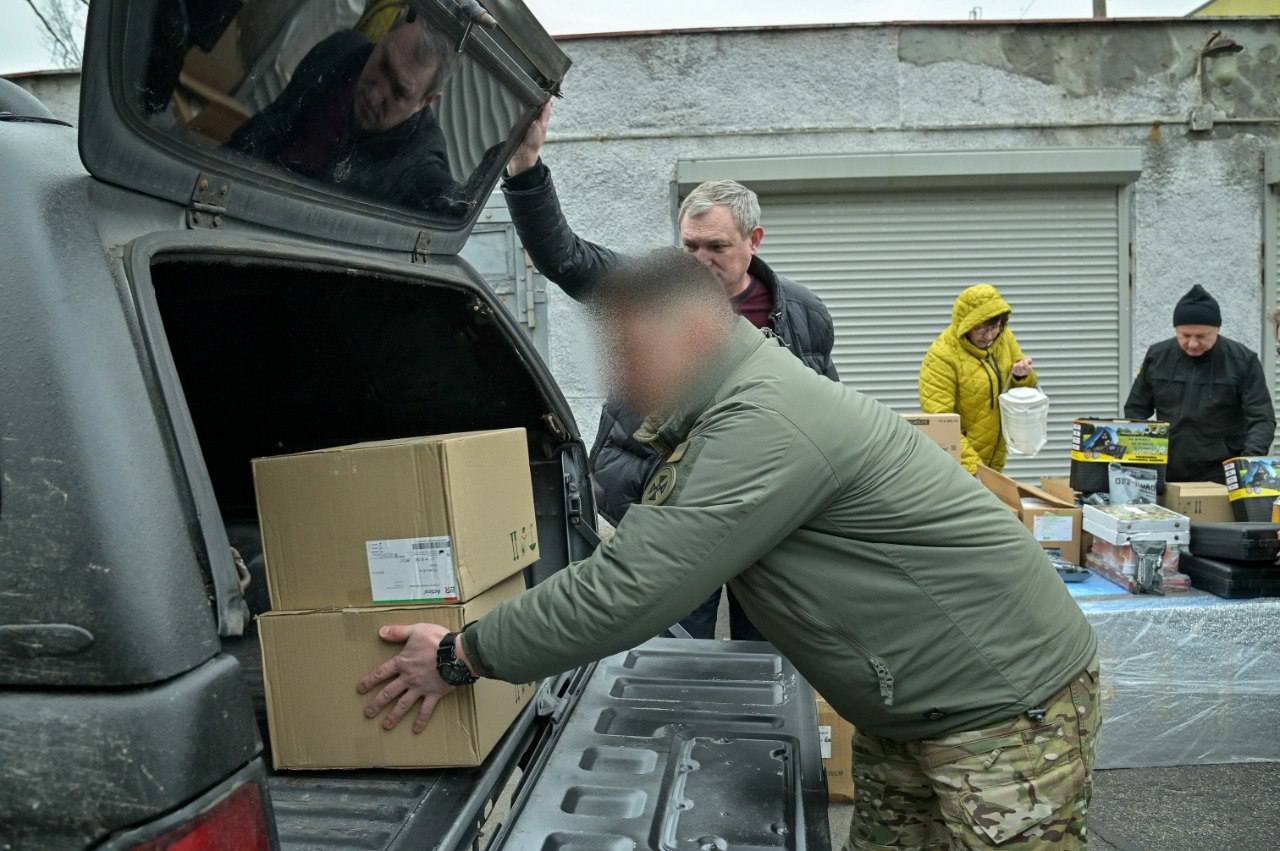 Святошинська РДА передала авто і РЕБ тероборонівцям