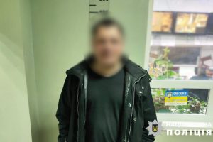 Стрілянина напідпитку: у центрі Києва п’яний чоловік у конфлікті застосував “травмат”