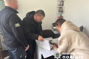 У Києві викрили нотаріуса, яка допомагала привласнювати комунальну землю