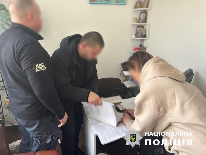 У Києві викрили нотаріуса, яка допомагала привласнювати комунальну землю