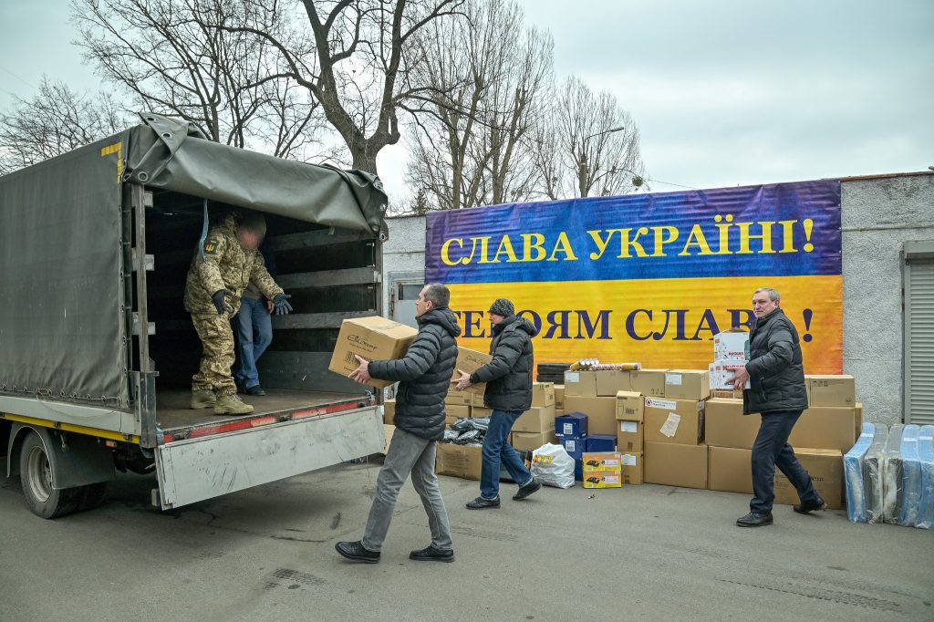 Громада Святошино передала допомогу нацгвардійцям з підрозділу "Омега"