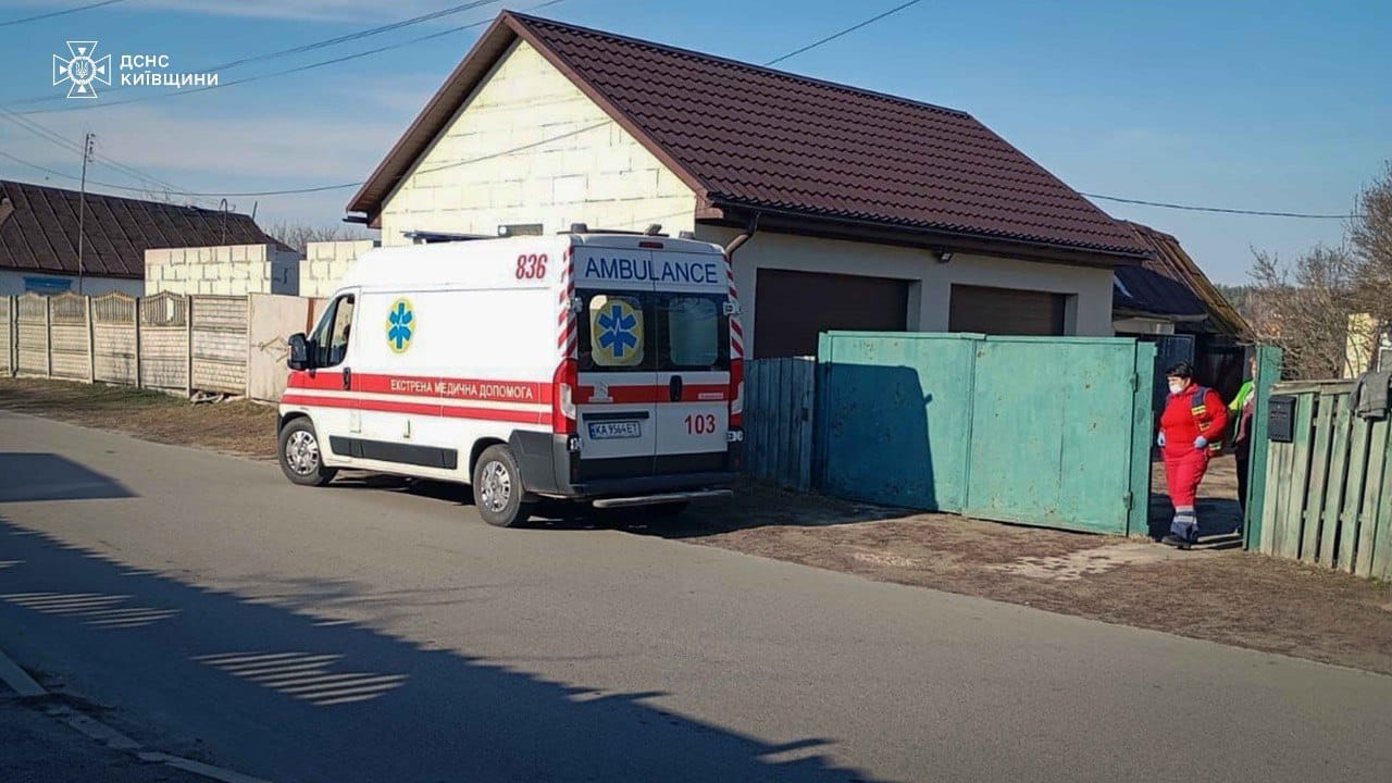 На Київщині від загорань сухостою загинула жінка, при пожежі в очереті постраждав чоловік