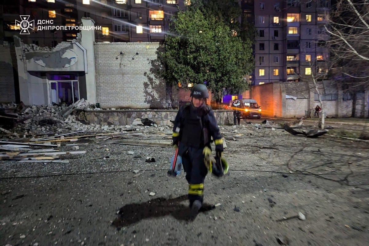 Зеленський: за тиждень росія здійснила сотні обстрілів, так не вчиняють ті, хто хоче завершення війни Зеленський: за тиждень росія здійснила сотні обстрілів, так не вчиняють ті, хто хоче завершення війни