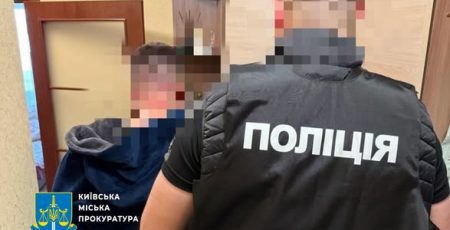 Двох посадовців Департаменту держконтролю на транспорті викрили на постійних хабарях