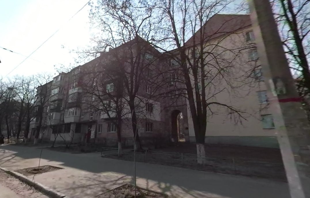 У Шевченківському районі Києва зібралися ремонтувати покрівлі трьох будинків по вулиці Ольжича (адреси)