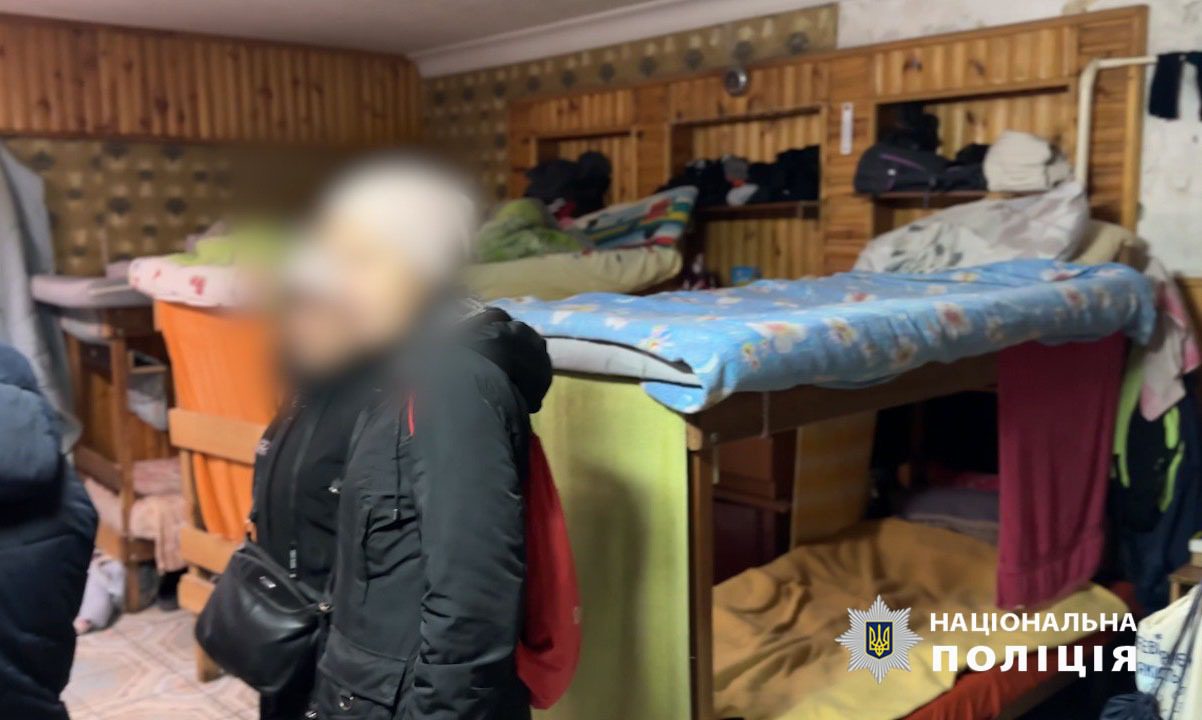 Правоохоронці викрили «реабілітаційний центр», де людей утримували в рабських умовах (фото)