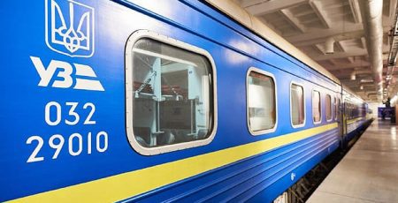 Російські терористи завдали удар по вокзалу Херсона та навколишній інфраструктурі