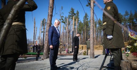 Президенти України та Чехії відвідали Мощун, де вшанували пам’ять загиблих воїнів