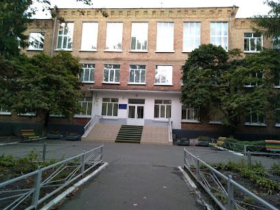 У столичній спецшколі №7 ремонтуватимуть стадіон та спортмайданчик