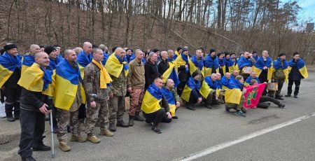 Україна звільнила з російського полону 175 військових (фото)