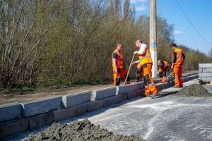 На вулицях Баришівки за 1 млн гривень замінять бортовий камінь