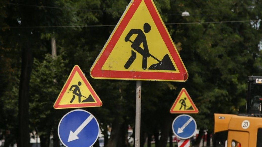 На Хрещатику дорожники готуються до облаштування безбар’єрного перехрестя