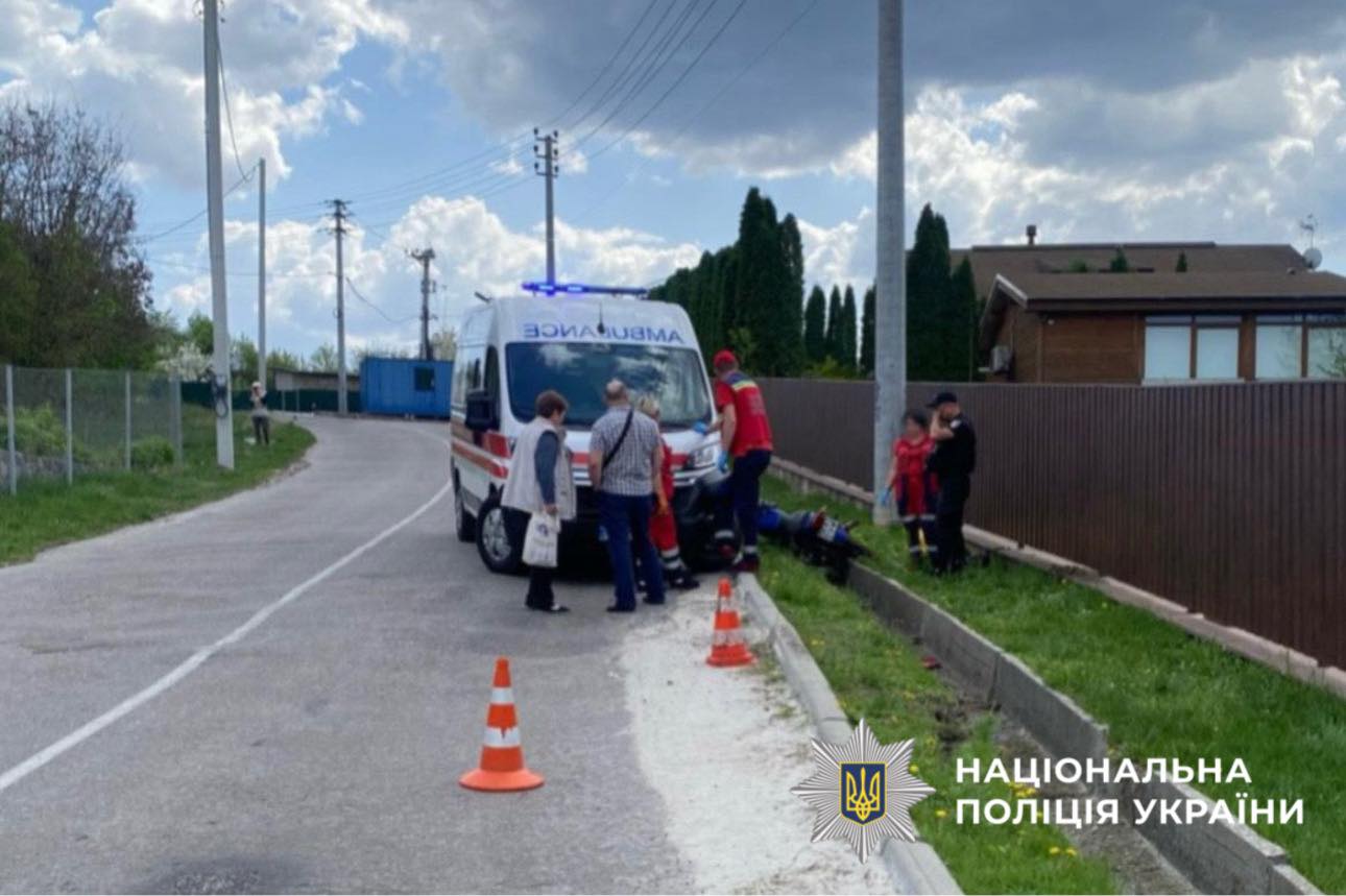 Правоохоронці Київщини розслідують обставини аварії, у якій загинув мотоцикліст