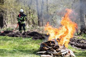 Киян та мешканців пристоличного регіону попередили про надзвичайний рівень пожежної небезпеки 8 – 9 травня Киян та мешканців пристоличного регіону попередили про надзвичайний рівень пожежної небезпеки 8 - 9 травня