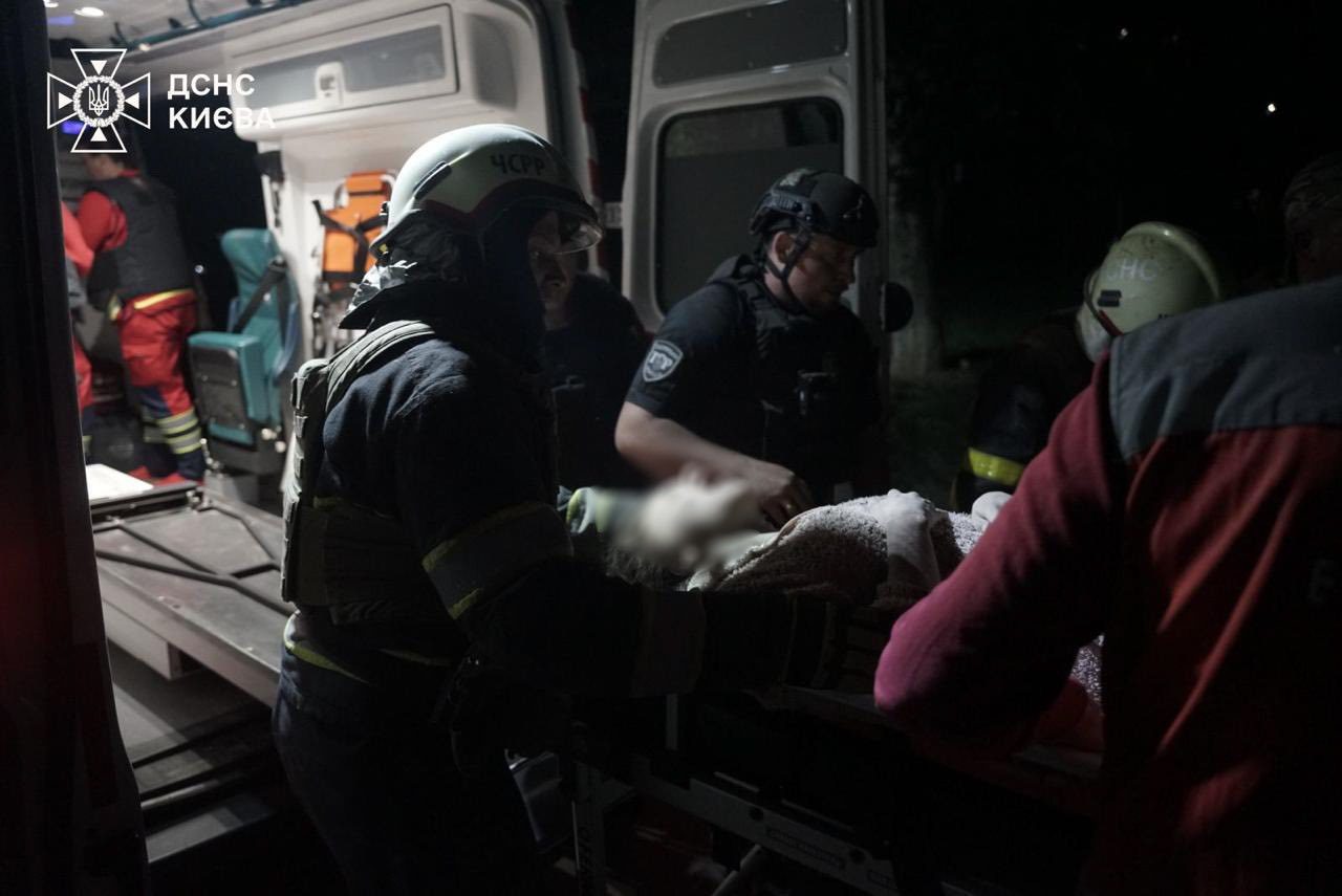 Ракетний удар рф по Києву: 9 людей загинули, щонайменше 70 постраждали (фото)