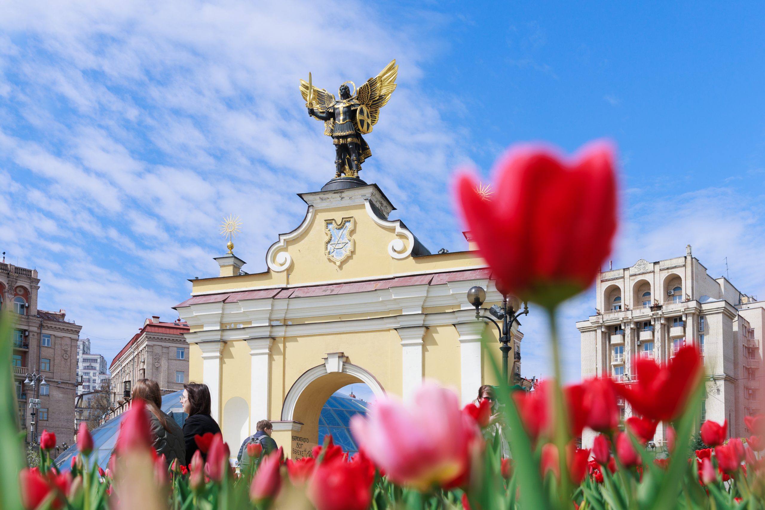 У Києві розквітли перші тюльпани (локації)