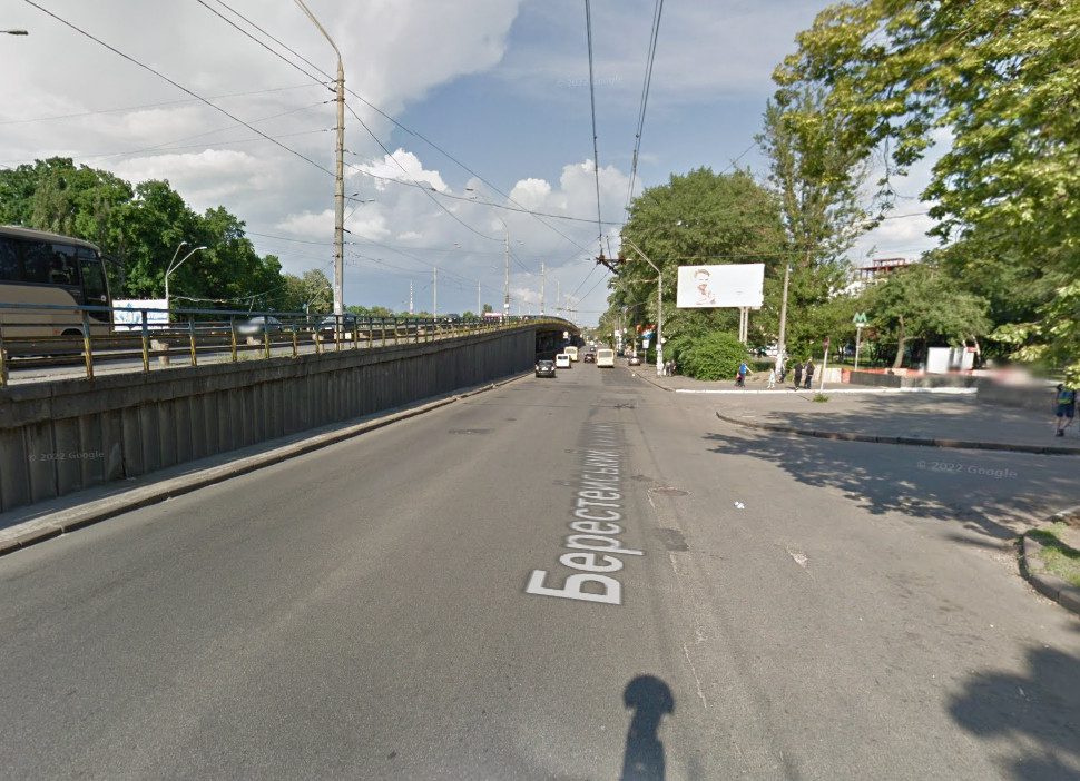 У Києві до кінця тижня обмежуватимуть рух транспорту на Берестейському проспекті (схема)