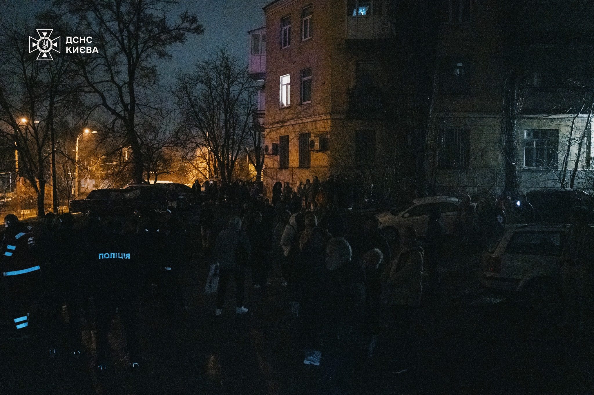 У столиці вночі спалахнув гуртожиток (фото)