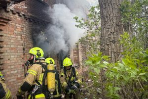 У Солом’янському районі внаслідок пожежі у недіючій будівлі 1 особа загинула, 2 – постраждали (фото) У Солом'янському районі внаслідок пожежі у недіючій будівлі 1 особа загинула, 2 - постраждали (фото)