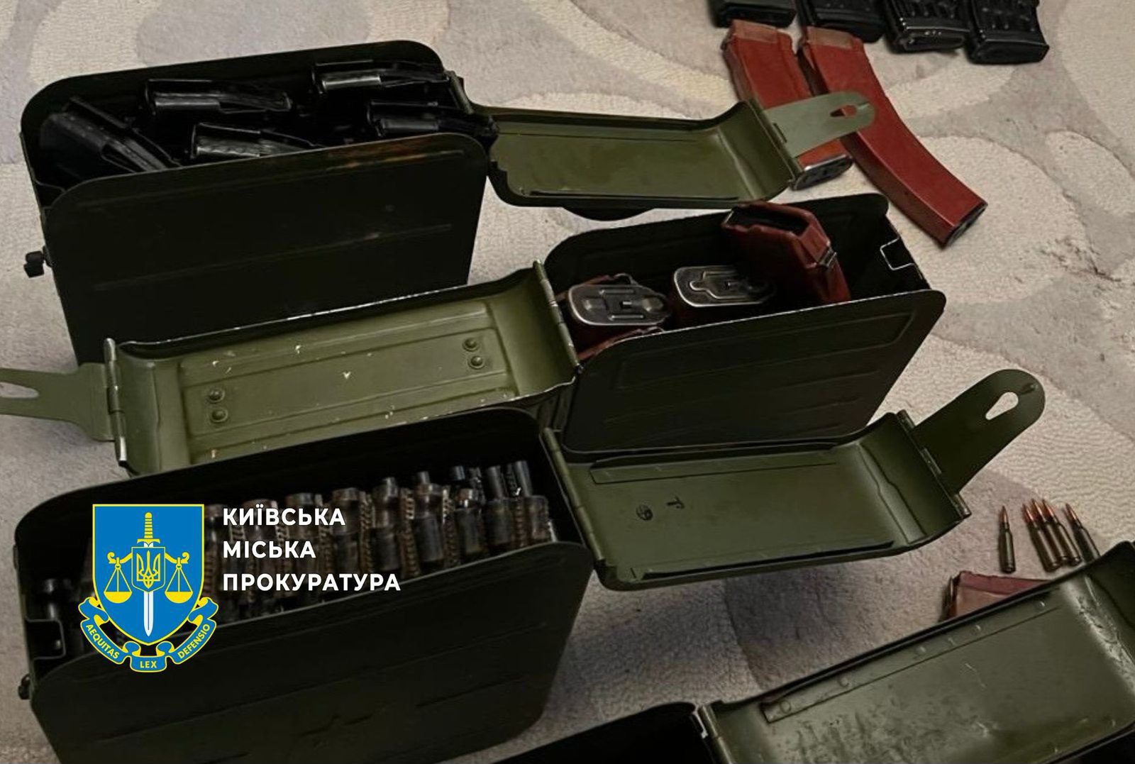 Двоє киян облаштували у столиці схрони боєприпасів та зброї (фото)
