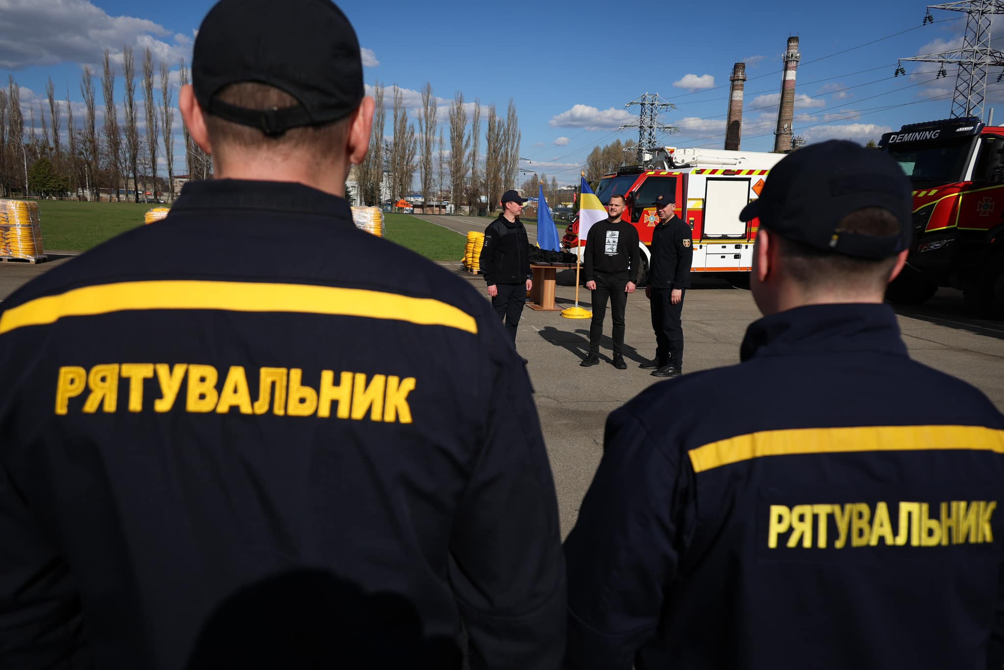 Рятувальники Київщини отримали спеціальне обладнання та бронезахист від області (фото)