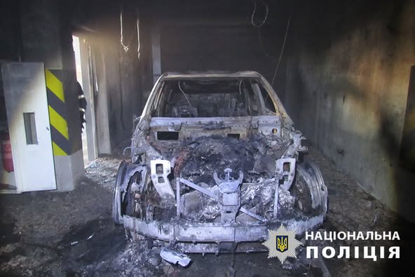 У Києві затримали чоловіка, який підпалив Mercedes у паркінгу елітного ЖК на Печерську У Києві затримали чоловіка, який підпалив Mercedes у паркінгу елітного ЖК на Печерську